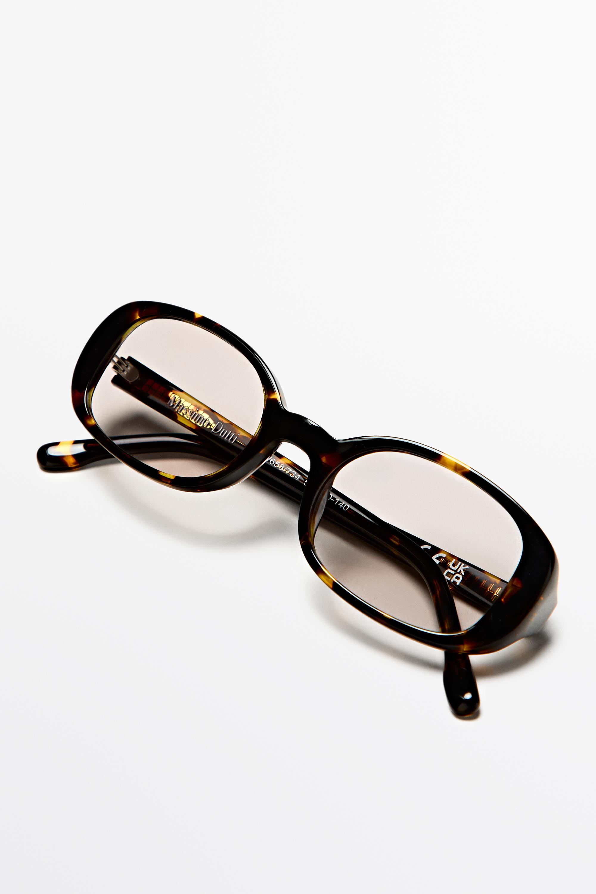 Lunettes ovales effet écaille